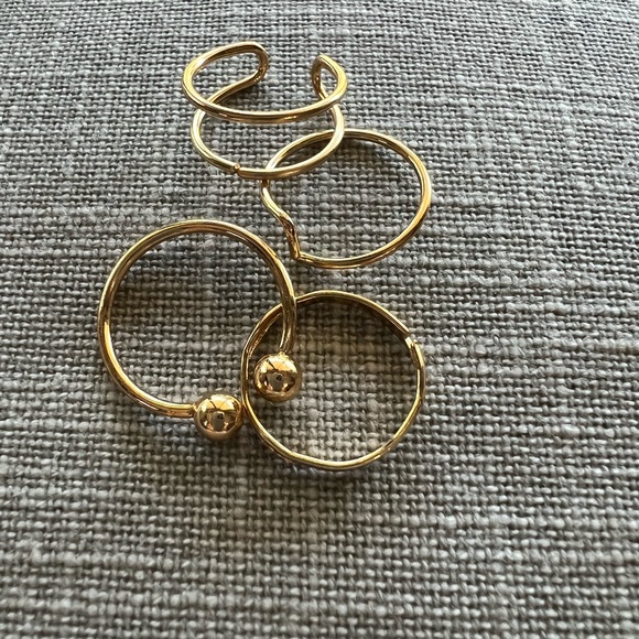 Pre-Bundled!! Gold tone geometric boho wire hanging earrings & 5 wire rings - Picture 3 of 5